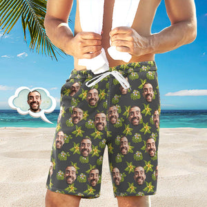 Beach Trunks für Männer mit individuellem Gesicht - bedruckte Fotoshorts - grüne und weiße Blume
