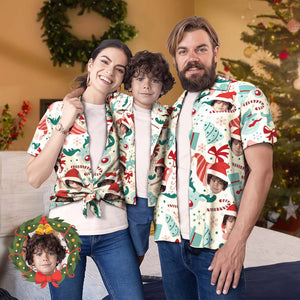 Passendes Familien-hawaii-outfit Mit Individuellem Gesicht, Weihnachts-poolparty, Eltern-kind-kleidung – Weihnachtsmannmütze Und Schleifen - DePhotoBoxer